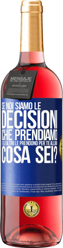 29,95 € Spedizione Gratuita | Vino rosato Edizione ROSÉ Se noi siamo le decisioni che prendiamo e gli altri le prendono per te, allora cosa sei? Etichetta Blu. Etichetta personalizzabile Vino giovane Raccogliere 2023 Tempranillo