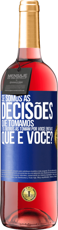 29,95 € Envio grátis | Vinho rosé Edição ROSÉ Se somos as decisões que tomamos e os outros as tomam por você, então o que é você? Etiqueta Azul. Etiqueta personalizável Vinho jovem Colheita 2023 Tempranillo