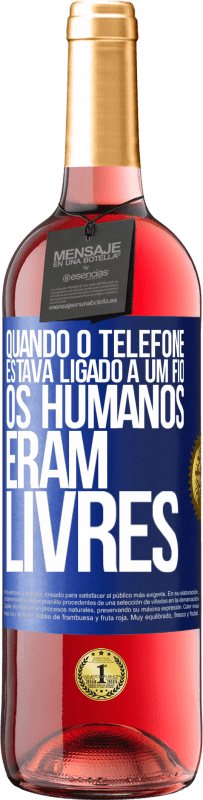 29,95 € Envio grátis | Vinho rosé Edição ROSÉ Quando o telefone estava ligado a um fio, os humanos eram livres Etiqueta Azul. Etiqueta personalizável Vinho jovem Colheita 2024 Tempranillo