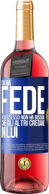 29,95 € Spedizione Gratuita | Vino rosato Edizione ROSÉ Chi ha fede in se stesso non ha bisogno che gli altri credano in lui Etichetta Blu. Etichetta personalizzabile Vino giovane Raccogliere 2024 Tempranillo