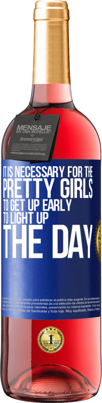 29,95 € 免费送货 | 桃红葡萄酒 ROSÉ版 漂亮的女孩必须早起来照亮一天 蓝色标签. 可自定义的标签 青年酒 收成 2023 Tempranillo