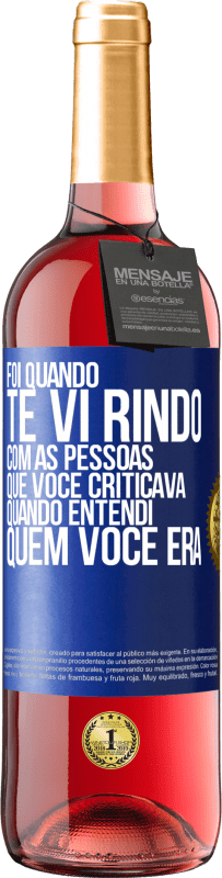 29,95 € Envio grátis | Vinho rosé Edição ROSÉ Foi quando te vi rindo com as pessoas que você criticava, quando entendi quem você era Etiqueta Azul. Etiqueta personalizável Vinho jovem Colheita 2024 Tempranillo