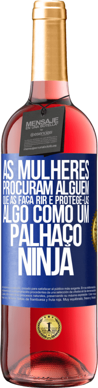 29,95 € Envio grátis | Vinho rosé Edição ROSÉ As mulheres procuram alguém que as faça rir e protegê-las, algo como um palhaço ninja Etiqueta Azul. Etiqueta personalizável Vinho jovem Colheita 2023 Tempranillo