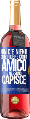 29,95 € Spedizione Gratuita | Vino rosato Edizione ROSÉ Non c'è niente come ridere con un amico e nessuno capisce Etichetta Blu. Etichetta personalizzabile Vino giovane Raccogliere 2024 Tempranillo