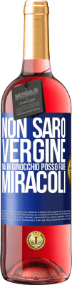 29,95 € Spedizione Gratuita | Vino rosato Edizione ROSÉ Non sarò vergine, ma in ginocchio posso fare miracoli Etichetta Blu. Etichetta personalizzabile Vino giovane Raccogliere 2023 Tempranillo