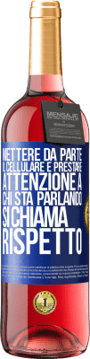 29,95 € Spedizione Gratuita | Vino rosato Edizione ROSÉ Mettere da parte il cellulare e prestare attenzione a chi sta parlando si chiama RISPETTO Etichetta Blu. Etichetta personalizzabile Vino giovane Raccogliere 2023 Tempranillo