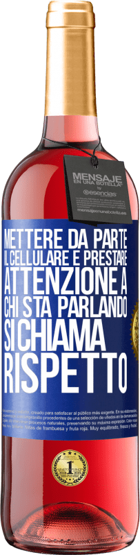 29,95 € Spedizione Gratuita | Vino rosato Edizione ROSÉ Mettere da parte il cellulare e prestare attenzione a chi sta parlando si chiama RISPETTO Etichetta Blu. Etichetta personalizzabile Vino giovane Raccogliere 2024 Tempranillo