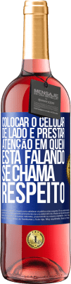 29,95 € Envio grátis | Vinho rosé Edição ROSÉ Colocar o celular de lado e prestar atenção em quem está falando se chama RESPEITO Etiqueta Azul. Etiqueta personalizável Vinho jovem Colheita 2023 Tempranillo