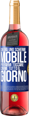 29,95 € Spedizione Gratuita | Vino rosato Edizione ROSÉ Chi era uno schermo mobile per farmi toccare con me tutto il giorno Etichetta Blu. Etichetta personalizzabile Vino giovane Raccogliere 2023 Tempranillo