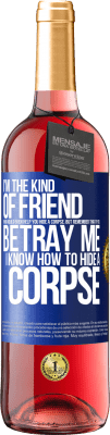 29,95 € Free Shipping | Rosé Wine ROSÉ Edition I'm the kind of friend who would even help you hide a corpse, but remember that if you betray me… I know how to hide a corpse Blue Label. Customizable label Young wine Harvest 2024 Tempranillo