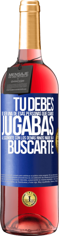 29,95 € Envío gratis | Vino Rosado Edición ROSÉ Tú debes de ser una de esas personas que cuando jugabas al escondite con los demás niños nadie iba a buscarte Etiqueta Azul. Etiqueta personalizable Vino joven Cosecha 2025 Tempranillo