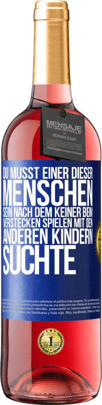 29,95 € Kostenloser Versand | Roséwein ROSÉ Ausgabe Du musst einer dieser Menschen sein, nach dem keiner beim Verstecken spielen mit den anderen Kindern suchte Blaue Markierung. Anpassbares Etikett Junger Wein Ernte 2023 Tempranillo