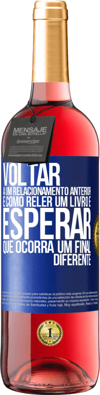 29,95 € Envio grátis | Vinho rosé Edição ROSÉ Voltar a um relacionamento anterior é como reler um livro e esperar que ocorra um final diferente Etiqueta Azul. Etiqueta personalizável Vinho jovem Colheita 2024 Tempranillo