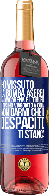 29,95 € Spedizione Gratuita | Vino rosato Edizione ROSÉ Ho vissuto La bomba, Aserejé, La Macarena, El Tiburon e Opá, ho viaggiato a corrá. Non darmi che il Despacito ti stanca Etichetta Blu. Etichetta personalizzabile Vino giovane Raccogliere 2024 Tempranillo