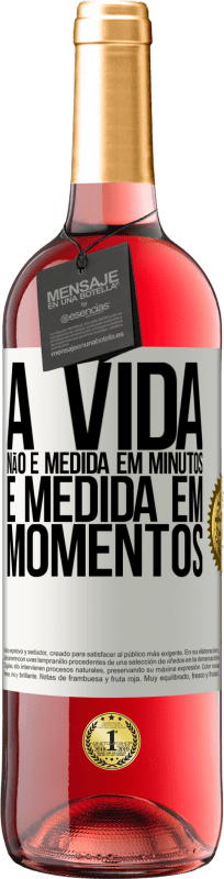 29,95 € Envio grátis | Vinho rosé Edição ROSÉ A vida não é medida em minutos, é medida em momentos Etiqueta Branca. Etiqueta personalizável Vinho jovem Colheita 2024 Tempranillo