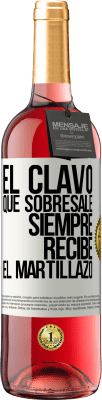 29,95 € Envío gratis | Vino Rosado Edición ROSÉ El clavo que sobresale siempre recibe el martillazo Etiqueta Blanca. Etiqueta personalizable Vino joven Cosecha 2023 Tempranillo