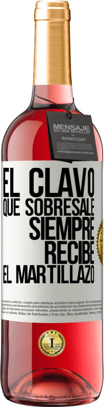 29,95 € Envío gratis | Vino Rosado Edición ROSÉ El clavo que sobresale siempre recibe el martillazo Etiqueta Blanca. Etiqueta personalizable Vino joven Cosecha 2024 Tempranillo