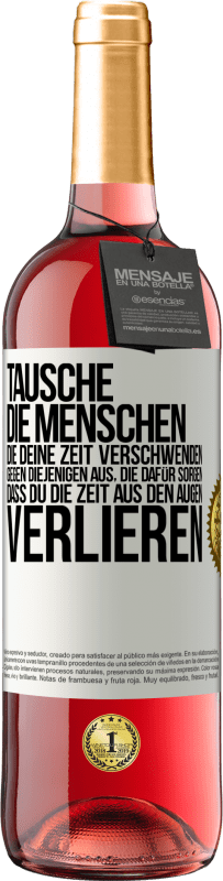 29,95 € Kostenloser Versand | Roséwein ROSÉ Ausgabe Tausche die Menschen, die deine Zeit verschwenden, gegen diejenigen aus, die dafür sorgen, dass du die Zeit aus den Augen verlie Weißes Etikett. Anpassbares Etikett Junger Wein Ernte 2024 Tempranillo