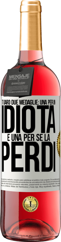 29,95 € Spedizione Gratuita | Vino rosato Edizione ROSÉ Ti darò due medaglie: una per un idiota e una per se la perdi Etichetta Bianca. Etichetta personalizzabile Vino giovane Raccogliere 2024 Tempranillo