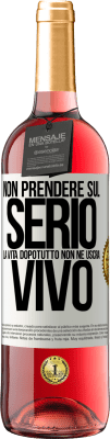 29,95 € Spedizione Gratuita | Vino rosato Edizione ROSÉ Non prendere sul serio la vita, dopotutto, non ne uscirai vivo Etichetta Bianca. Etichetta personalizzabile Vino giovane Raccogliere 2025 Tempranillo