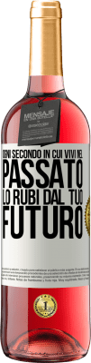 29,95 € Spedizione Gratuita | Vino rosato Edizione ROSÉ Ogni secondo in cui vivi nel passato, lo rubi dal tuo futuro Etichetta Bianca. Etichetta personalizzabile Vino giovane Raccogliere 2023 Tempranillo