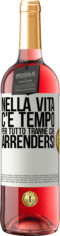 29,95 € Spedizione Gratuita | Vino rosato Edizione ROSÉ Nella vita c'è tempo per tutto tranne che arrendersi Etichetta Bianca. Etichetta personalizzabile Vino giovane Raccogliere 2024 Tempranillo