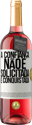 29,95 € Envio grátis | Vinho rosé Edição ROSÉ A confiança não é solicitada, é conquistada Etiqueta Branca. Etiqueta personalizável Vinho jovem Colheita 2023 Tempranillo