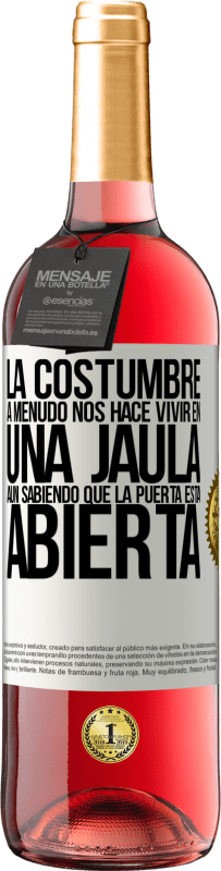 29,95 € Envío gratis | Vino Rosado Edición ROSÉ La costumbre a menudo nos hace vivir en una jaula aún sabiendo que la puerta está abierta Etiqueta Blanca. Etiqueta personalizable Vino joven Cosecha 2025 Tempranillo