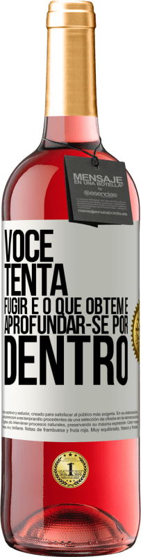 29,95 € Envio grátis | Vinho rosé Edição ROSÉ Você tenta fugir e o que obtém é aprofundar-se por dentro Etiqueta Branca. Etiqueta personalizável Vinho jovem Colheita 2024 Tempranillo