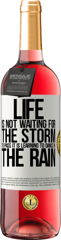 29,95 € Free Shipping | Rosé Wine ROSÉ Edition Life is not waiting for the storm to pass. It is learning to dance in the rain White Label. Customizable label Young wine Harvest 2023 Tempranillo