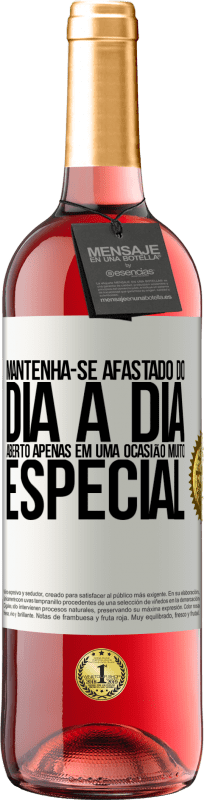 29,95 € Envio grátis | Vinho rosé Edição ROSÉ Mantenha-se afastado do dia a dia. Aberto apenas em uma ocasião muito especial Etiqueta Branca. Etiqueta personalizável Vinho jovem Colheita 2024 Tempranillo