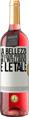 29,95 € Spedizione Gratuita | Vino rosato Edizione ROSÉ La bellezza può essere pericolosa, ma l'intelligenza è letale Etichetta Bianca. Etichetta personalizzabile Vino giovane Raccogliere 2023 Tempranillo