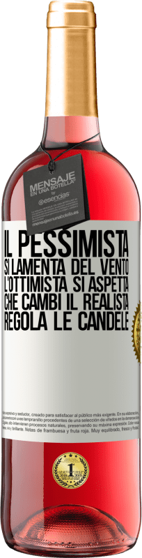 29,95 € Spedizione Gratuita | Vino rosato Edizione ROSÉ Il pessimista si lamenta del vento l'ottimista si aspetta che cambi il realista regola le candele Etichetta Bianca. Etichetta personalizzabile Vino giovane Raccogliere 2024 Tempranillo