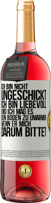 29,95 € Kostenloser Versand | Roséwein ROSÉ Ausgabe Ich bin nicht ungeschickt, ich bin liebevoll, und ich mag es, den Boden zu umarmen, wenn er mich darum bittet Weißes Etikett. Anpassbares Etikett Junger Wein Ernte 2023 Tempranillo