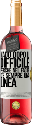 29,95 € Spedizione Gratuita | Vino rosato Edizione ROSÉ Vado dopo il difficile, perché nel facile c'è sempre una linea Etichetta Bianca. Etichetta personalizzabile Vino giovane Raccogliere 2025 Tempranillo