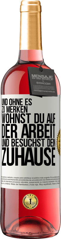 29,95 € Kostenloser Versand | Roséwein ROSÉ Ausgabe Und ohne es zu merken, wohnst du auf der Arbeit und besuchst dein Zuhause Weißes Etikett. Anpassbares Etikett Junger Wein Ernte 2024 Tempranillo