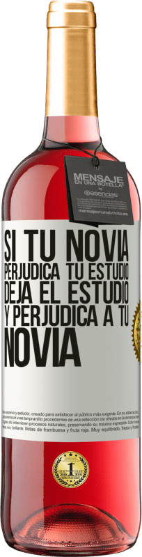 29,95 € Envío gratis | Vino Rosado Edición ROSÉ Si tu novia perjudica tu estudio, deja el estudio y perjudica a tu novia Etiqueta Blanca. Etiqueta personalizable Vino joven Cosecha 2025 Tempranillo
