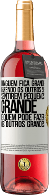 29,95 € Envio grátis | Vinho rosé Edição ROSÉ Ninguém fica grande fazendo os outros se sentirem pequenos. Grande é quem pode fazer os outros grandes Etiqueta Branca. Etiqueta personalizável Vinho jovem Colheita 2024 Tempranillo