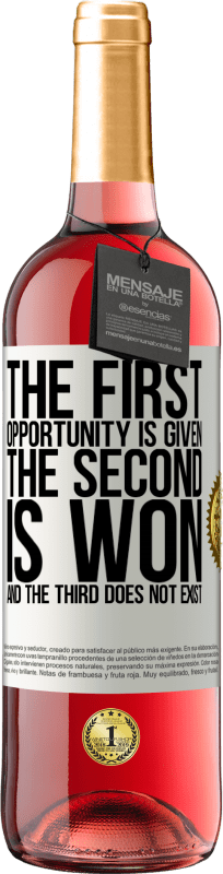 29,95 € 送料無料 | ロゼワイン ROSÉエディション 最初の機会が与えられ、2番目の機会が獲得され、3番目の機会は存在しません ホワイトラベル. カスタマイズ可能なラベル 若いワイン 収穫 2025 Tempranillo