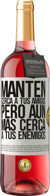 29,95 € Envío gratis | Vino Rosado Edición ROSÉ Mantén cerca a tus amigos, pero aún más cerca a tus enemigos Etiqueta Blanca. Etiqueta personalizable Vino joven Cosecha 2025 Tempranillo