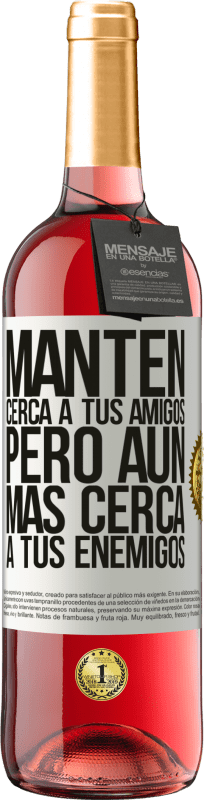 29,95 € Envío gratis | Vino Rosado Edición ROSÉ Mantén cerca a tus amigos, pero aún más cerca a tus enemigos Etiqueta Blanca. Etiqueta personalizable Vino joven Cosecha 2024 Tempranillo