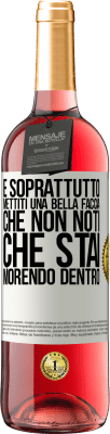 29,95 € Spedizione Gratuita | Vino rosato Edizione ROSÉ E soprattutto, mettiti una bella faccia, che non noti che stai morendo dentro Etichetta Bianca. Etichetta personalizzabile Vino giovane Raccogliere 2025 Tempranillo