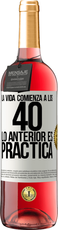 29,95 € Envío gratis | Vino Rosado Edición ROSÉ La vida comienza a los 40. Lo anterior es solamente práctica Etiqueta Blanca. Etiqueta personalizable Vino joven Cosecha 2024 Tempranillo