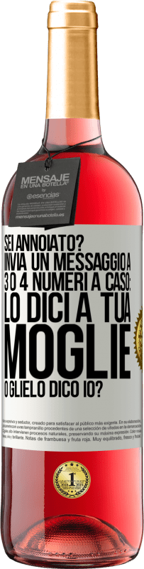 29,95 € Spedizione Gratuita | Vino rosato Edizione ROSÉ Sei annoiato Invia un messaggio a 3 o 4 numeri a caso: lo dici a tua moglie o glielo dico io? Etichetta Bianca. Etichetta personalizzabile Vino giovane Raccogliere 2023 Tempranillo