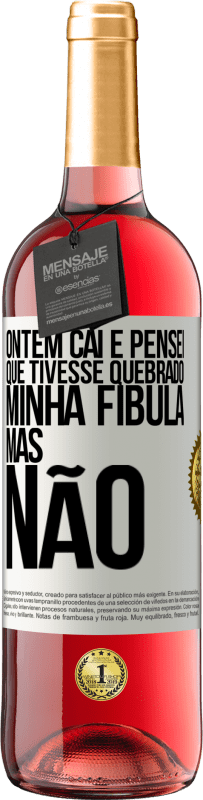 29,95 € Envio grátis | Vinho rosé Edição ROSÉ Ontem caí e pensei que tivesse quebrado minha fíbula. Mas não Etiqueta Branca. Etiqueta personalizável Vinho jovem Colheita 2023 Tempranillo