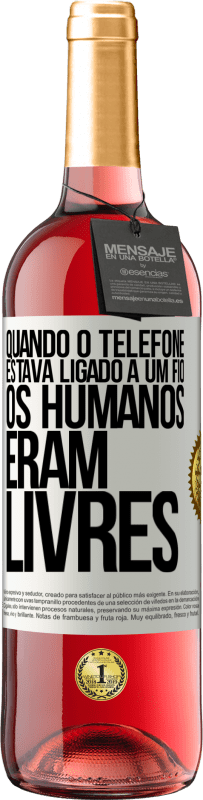 29,95 € Envio grátis | Vinho rosé Edição ROSÉ Quando o telefone estava ligado a um fio, os humanos eram livres Etiqueta Branca. Etiqueta personalizável Vinho jovem Colheita 2023 Tempranillo