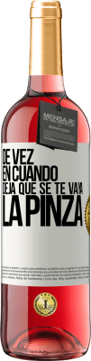 29,95 € Envío gratis | Vino Rosado Edición ROSÉ De vez en cuando deja que se te vaya la pinza Etiqueta Blanca. Etiqueta personalizable Vino joven Cosecha 2023 Tempranillo