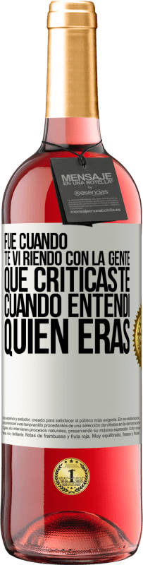 29,95 € Envío gratis | Vino Rosado Edición ROSÉ Fue cuando te vi riendo con la gente que criticaste, cuando entendí quién eras Etiqueta Blanca. Etiqueta personalizable Vino joven Cosecha 2024 Tempranillo