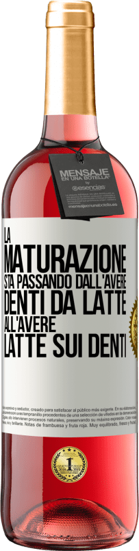 29,95 € Spedizione Gratuita | Vino rosato Edizione ROSÉ La maturazione sta passando dall'avere denti da latte all'avere latte sui denti Etichetta Bianca. Etichetta personalizzabile Vino giovane Raccogliere 2023 Tempranillo