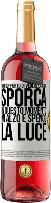 29,95 € Spedizione Gratuita | Vino rosato Edizione ROSÉ Non sopporto di vedere la casa sporca. In questo momento mi alzo e spengo la luce Etichetta Bianca. Etichetta personalizzabile Vino giovane Raccogliere 2023 Tempranillo